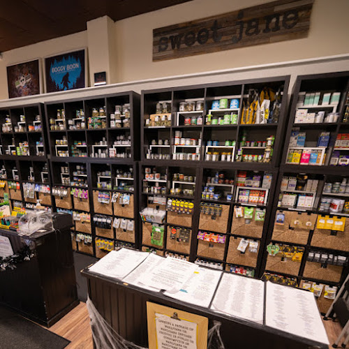 Curaleaf Camelback exterior view showcasing professional Cannabis store services in Phoenix, Arizona