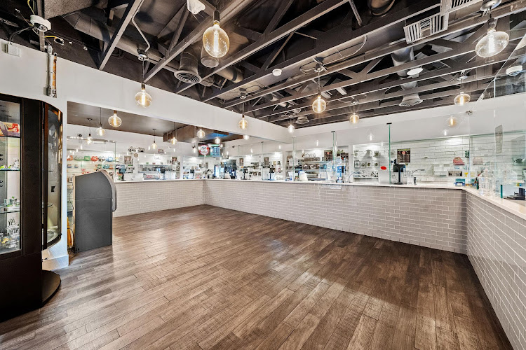 Earth's Healing North exterior view showcasing professional Cannabis store services in Tucson, Arizona