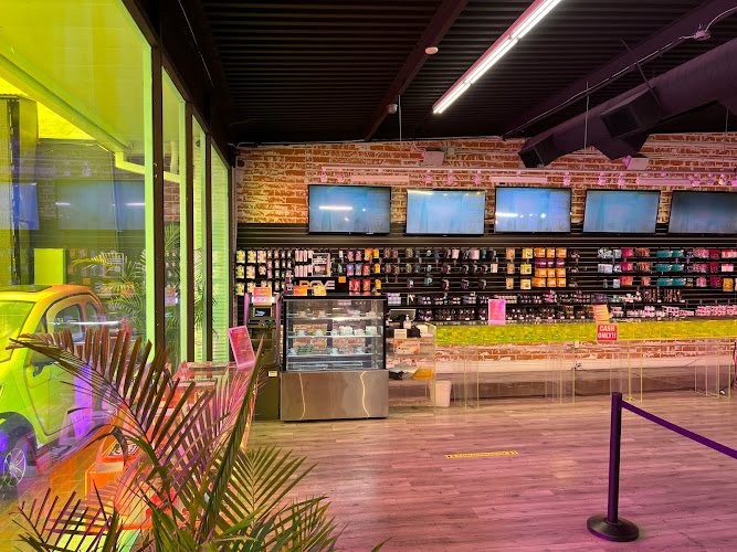 Free the Trappers Weed Dispensary Los Angeles exterior view showcasing professional Cannabis store services in Los Angeles, California