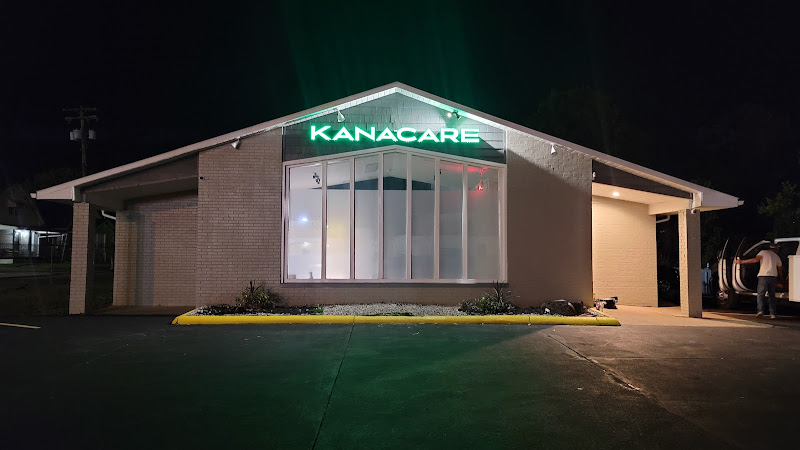 Kanacare exterior view showcasing professional Cannabis store services in Parkersburg, West Virginia